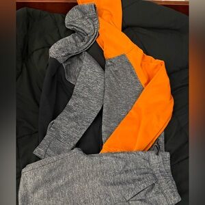 2 Hoodies with matching sweat pants